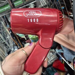 Vidal Sassoon Red 1600 Travel Hair Dryer